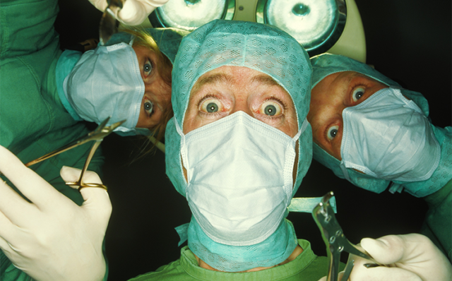 Распознай шарлатана: 9 причин бежать прочь от пластического хирурга