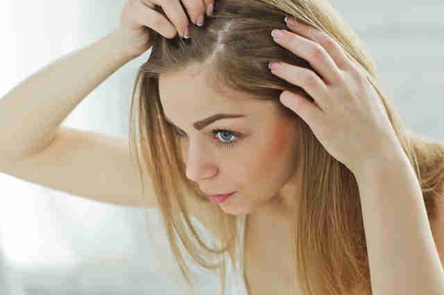 Почему выпадают волосы и как это прекратить: советы врача