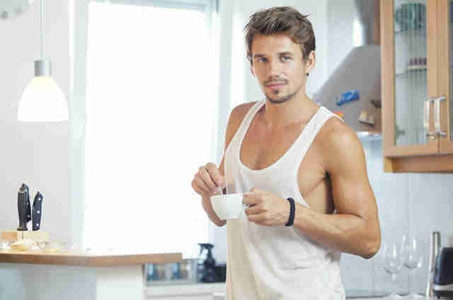 Как же встать утром с постели?! 11 примеров, как это делают мужчины
