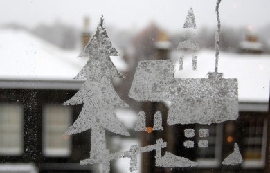 Новогоднее украшение окон: создай дома атмосферу праздника!