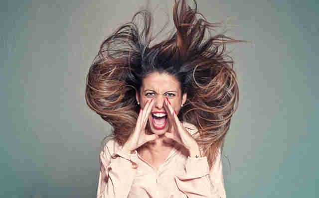 Высокое напряжение: как избавиться от статического электричества на волосах